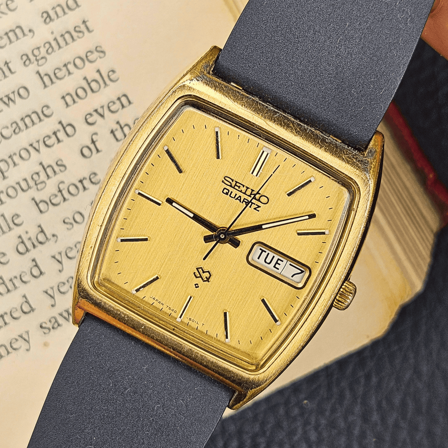 Seiko Quartz Day-Date –Textured Gold Dial – CTS Rubber Strap